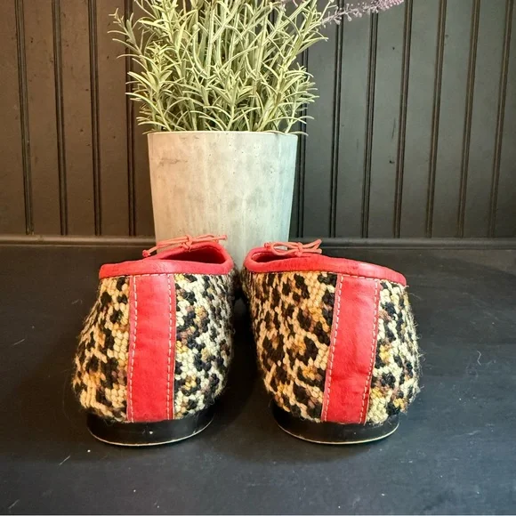 Soles by Paige Leopard Print Needlepoint Ballet Flats with Red Leather Trim 7.5 - Picture 4 of 6